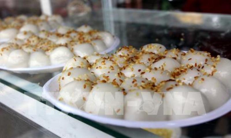Khong khi sum hop gia dinh Viet ngay mung 3 thang 3 am lich ben mam co co banh troi banh chay